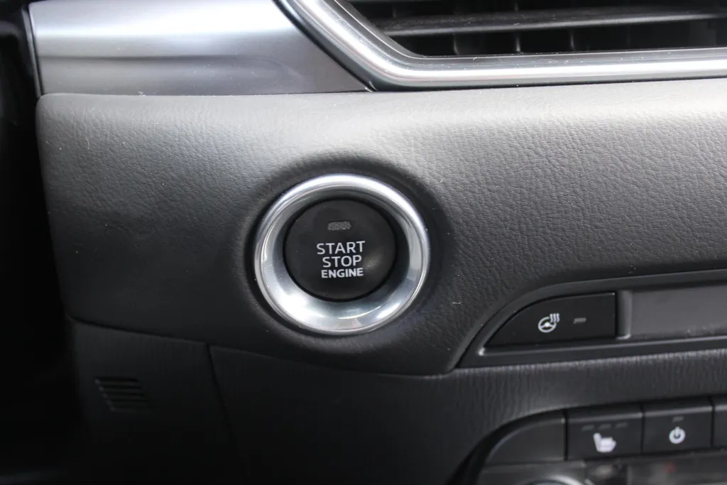 Mazda CX-5 2.0 SkyActiv-G 165 Comfort | Trekhaak | Stoel-/stuurverwarming | Dodehoek detectie | Carplay | Clima | 19' LM | Parkeersensor v+a | LED |