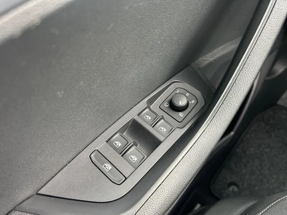 Škoda Karoq 1.5 TSI ACT Ambition Business |Cruise control adaptief| Elektrisch glazen panorama-dak| lichtmetalen velgen 18| Extra getint glas| 12 Maanden Bovag Garantie|