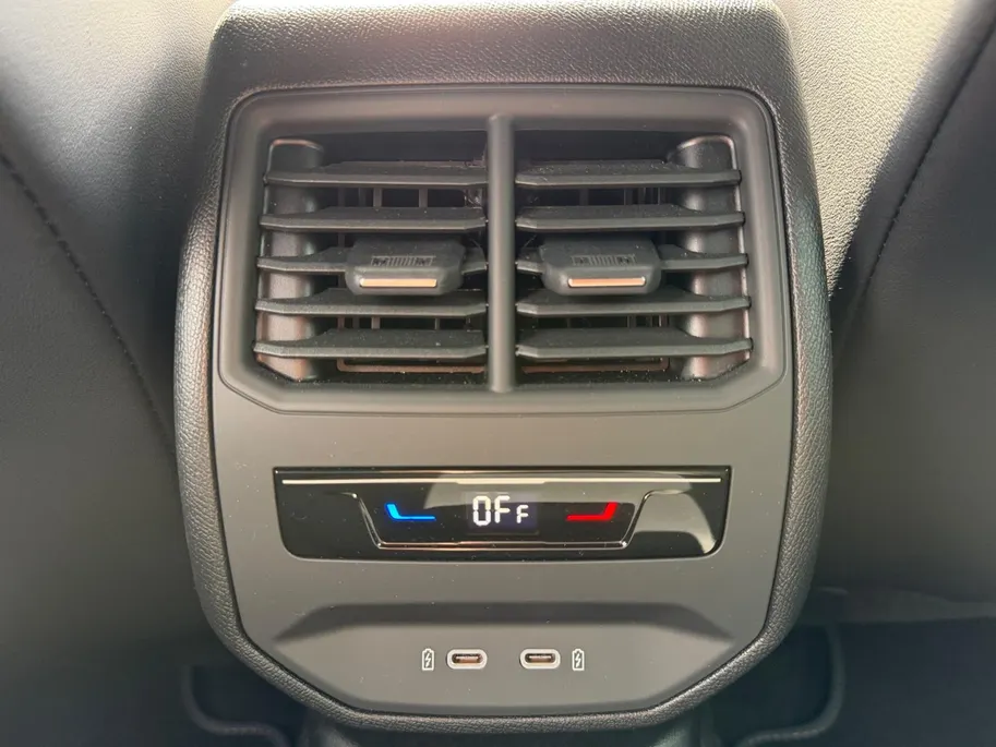 CUPRA Leon 1.5 TSI e-Hybrid DSG-autom. Business elektr. WLTP tot 130km | Camera | Stoel/Stuurverwarming | Adaptief Cruise Control | Dodehoek Detectie | Climate Control | DAB | Navigatie | Full Led | Keyless