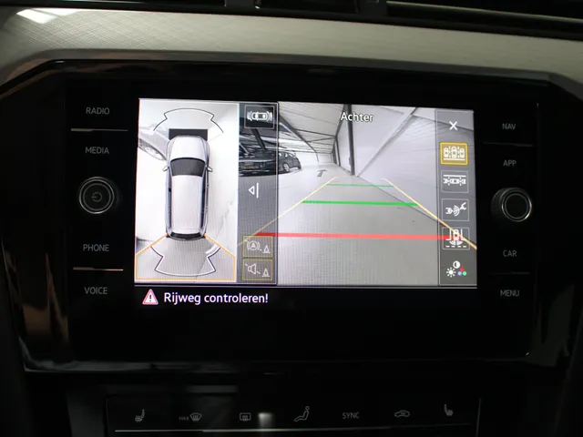 Volkswagen Passat Variant 1.5 TSI Business Navigatie | IQ-Light | 360 Camera | Lichtmetalen Velgen