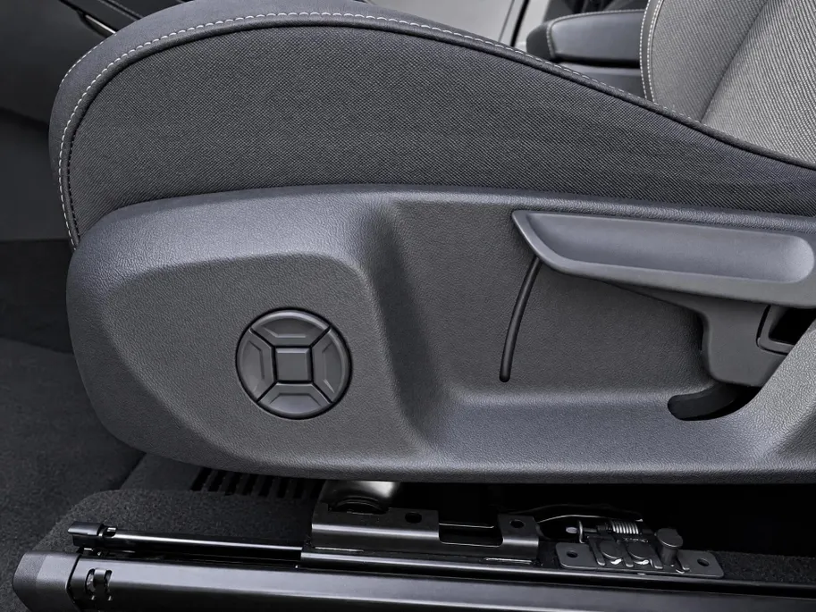 Volkswagen T-Roc 1.5 eTsi 150pk DSG R-Line First Edition · Camera · Apple/Android Car Play · Stoelverwarming · Alarm · Elek. Achterklep · P-Sensoren · IQ.Light · Garantie t/m 12-01-2028