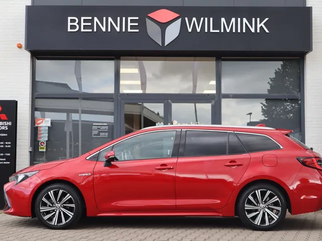 Toyota Corolla Touring Sports 1.8 Hybrid Dynamic Trekhaak | All Seasons | Carplay | Stoelverwarming