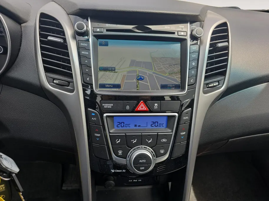 Hyundai i30 1.6 GDI Go! | 1e eigenaar | Volledig onderhouden! | Navigatie | Cruise Control | Achteruitrijcamera | Elektr. ramen | Climate Control | 12 maanden garantie!