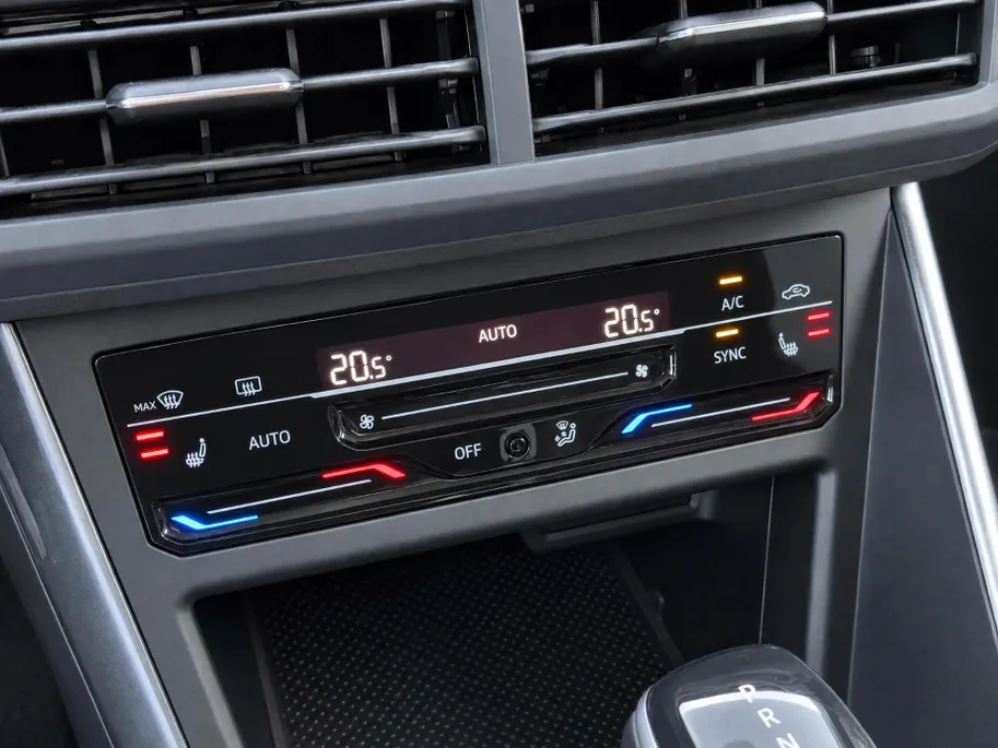 Volkswagen Polo 1.0 TSI 95pk DSG Style · Camera · Stoelverwarming · Apple/Android Car Play · Matrix LED · Digital Cockpit Pro · ACC ·
