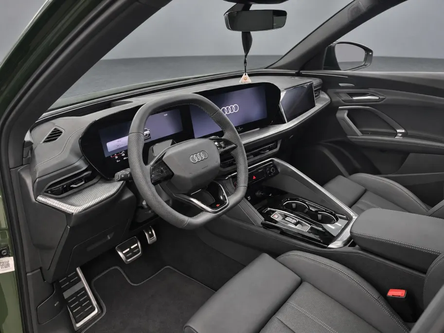 Audi Q5 Sportback e-hybrid quattro S edition Competition 367 PK · Glazen panoramadak · Head-up display · B&O premium 3D