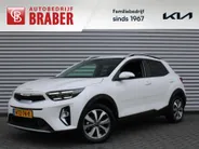 Kia Stonic 1.0 T-GDi MHEV DynamicPlusLine | Stuur-/stoelverwarming | Camera | Cruise | Clima | LED | Navi | 16' LM | Keyless |