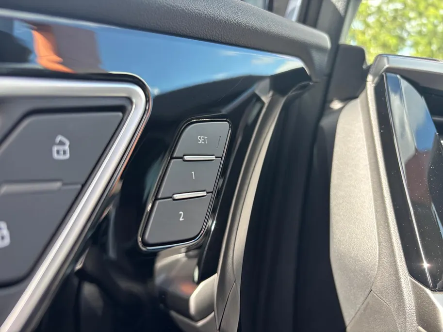 Audi Q4 e-tron 45 quattro Edition 82 kWh |Buitenspiegel(s) automatisch dimmend |Apple Carplay/Android Auto|Cruise control adaptief| Panoramadak|Geluidsimulator|Assistentie Pakket Plus| SOH 100% |