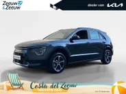 Kia Niro 1.6 GDi Hybrid DynamicLine Edition | Elektrisch Verstelbare Bestuurdersstoel | Dodehoekdetectie | Apple Carplay / Android Auto | Navigatiesysteem | Licht + Regensensor | Parkeersensoren Voor + Achter | Camera Achter | Cruise Control Adaptief | Rijstrookse