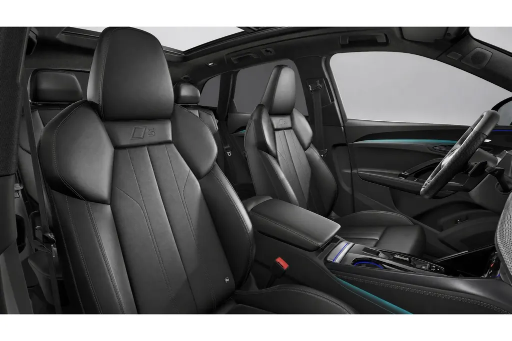 Audi Q5 2.0 TFSI e-hybrid quattro S edition 299 PK · Tech plus · Adaptieve luchtvering · Glazen panoramadak