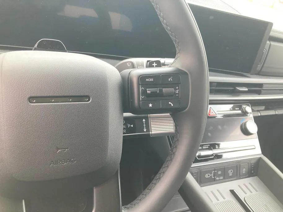 Hyundai Santa Fe 1.6 T-GDI PHEV Black Line 4WD 7p | Leder | Full options! | Navi | Stoel- stuurverwarming | Auto komt 26-8 terug |