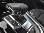 Audi A4 Avant 35 TFSI 150pk S edition Competition · Trekhaak · Camera ·  Stoelverwarming · Drive select · Leder/Stof · Garantie t/m 23-07-2028 of 100000km.