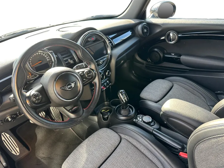 MINI 3-Deurs 1.5 Cooper | Automaat | John Cooper Works | Navigatie | Parkeersensoren | Stoelverwarming | Cruise & Climate Control | Dealer Onderhouden | 12 Maanden BOVAG Garantie