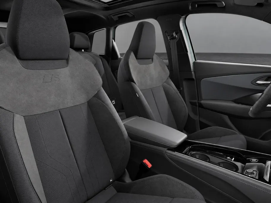 Audi Q3 e-hybrid S edition 272 PK · Glazen panoramadak · Trekhaak elek. wegklapbaar · Optiekpakket zwart