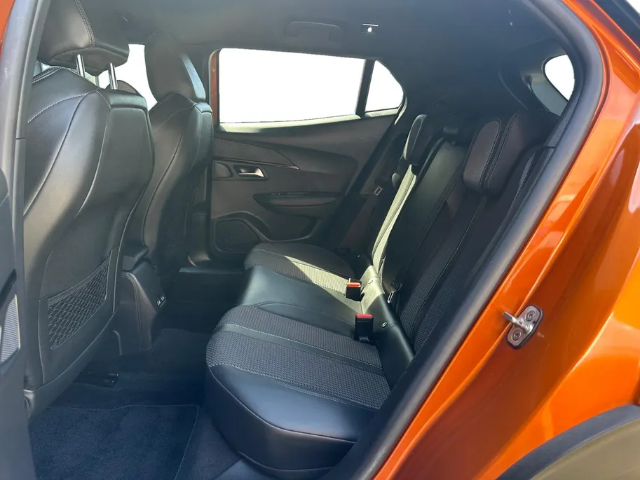 Peugeot 2008 1.2 PureTech GT-Line | 360 Camera | Navigatie | Cruise & Climate Control | Apple Carplay & Android Auto | 3D Cockpit | Dodehoek Detectie | 12 Maanden BOVAG Garantie