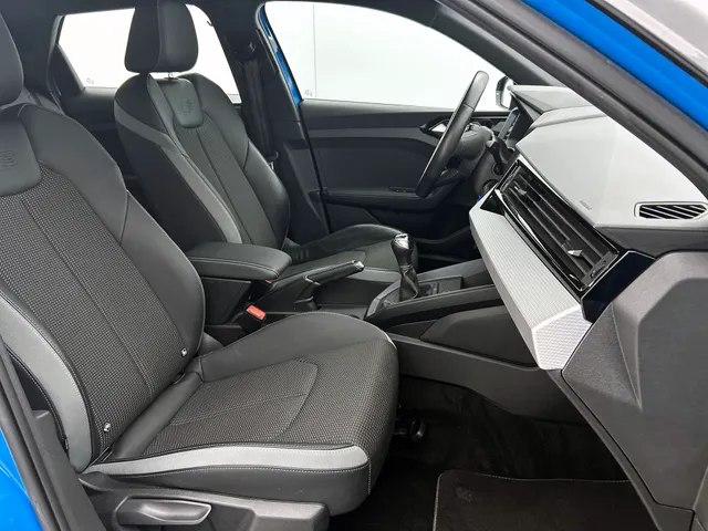 Audi A1 Sportback 30 TFSI S Line edition one | NAVI | STOELVERWARMING | CLIMAT CONTROL | PARKEER SENSOREN V+A
