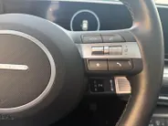 Hyundai Kona 1.6 GDI HEV Premium Sky | Schuif-/kantel dak | Navigatie | Apple Carplay/ Android Auto | Stoelventilatie | Stuur/ Stoelverwarming |