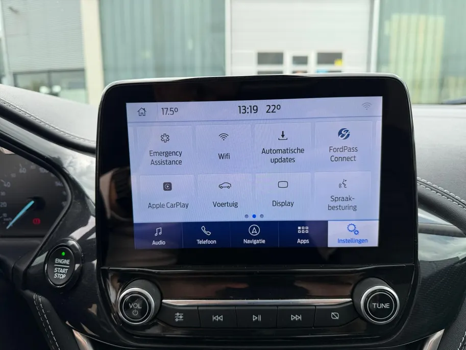 Ford Fiesta 1.0 EcoBoost Hybrid Vignale | Dealer onderhouden | NL auto | Adapt. cruise control | Pano dak | BLIS | Winter pack | Parkeersensoren voor en achter | Achteruitrijcamera | 17' lichtmetalen velgen | Bovag garantie |