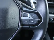Peugeot 3008 1.6 e-THP Allure | Trekhaak | Navi | Elektr. achterklep | Camera | Apple Carplay/Android Auto | Cruise | 18' LM | All seasons |