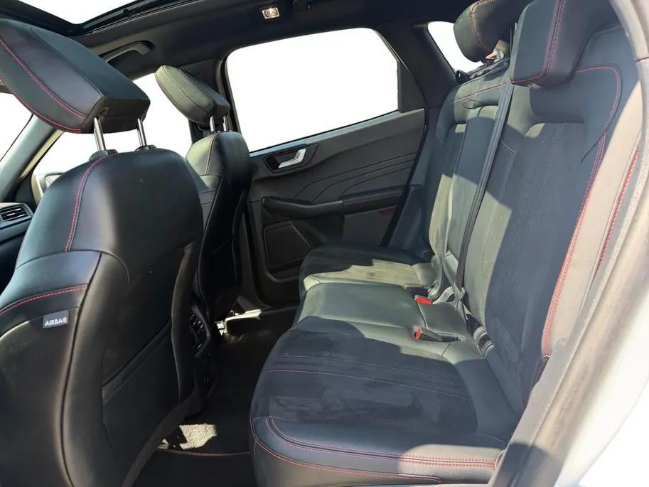 Ford Kuga 2.5 PHEV ST-Line X | Automaat | Pano dak | HUD | Elektr. uitklapbare trekhaak | Adapt. Cruise control | BLIS | Parkeersensoren voor en achter | 360 graden camera | Elektr. achterklep | B&O audio | Navigatie | Apple carplay & Android auto | Fabrieksgaranti