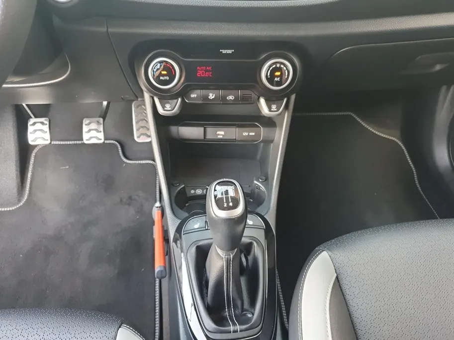 Kia Picanto 1.0T X-Line 5p | Stoel en stuurverwarming | Navigatie | Climate control | Keyless met startknop | Lederen bekleding | Apple Carplay / Android Auto |