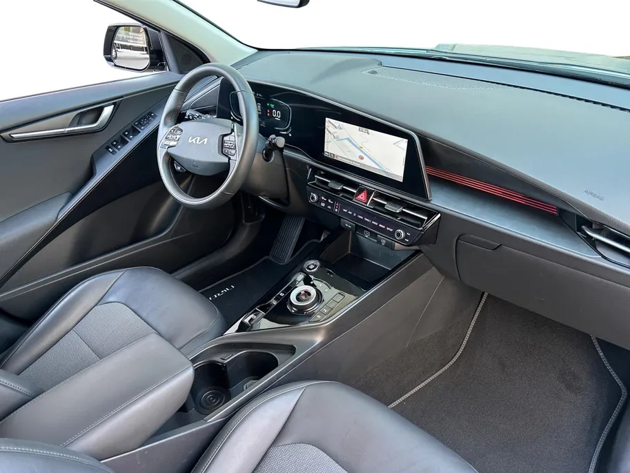 Kia Niro 1.6 GDi Hybrid DynamicLine Edition | Elektrisch Verstelbare Bestuurdersstoel | Dodehoekdetectie | Apple Carplay / Android Auto | Navigatiesysteem | Licht + Regensensor | Parkeersensoren Voor + Achter | Camera Achter | Cruise Control Adaptief | Rijstrookse