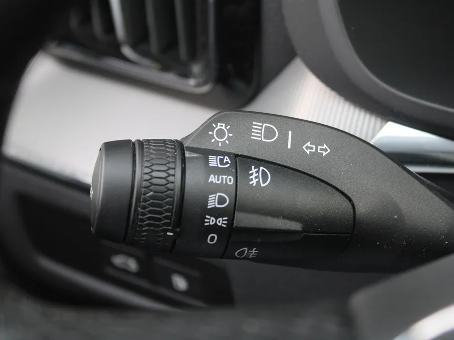 Volvo XC60 2.0 T8 Plug-in hybrid AWD Ultimate Black Edition | Trekhaak elektr. | Luchtvering | Schuifdak | Leer | Geheugenstoelen | B&W audio | Stoelventilatie | Winterset | Zeer nette auto |