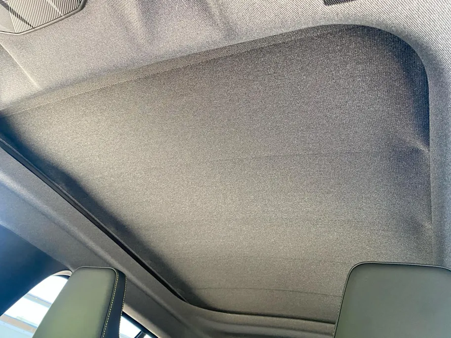 Renault 4 comfort range iconic canvas dak 52 kWh elektrisch vouwdak , nu met 1800,- voorraad korting .  Apple Carplay/Android Auto , Pack Advanced Driving Assist , Harman/kardon premium audio , lichtmetalen velgen 18' , voorstoelen verwarmd , warmtepomp , navigatie