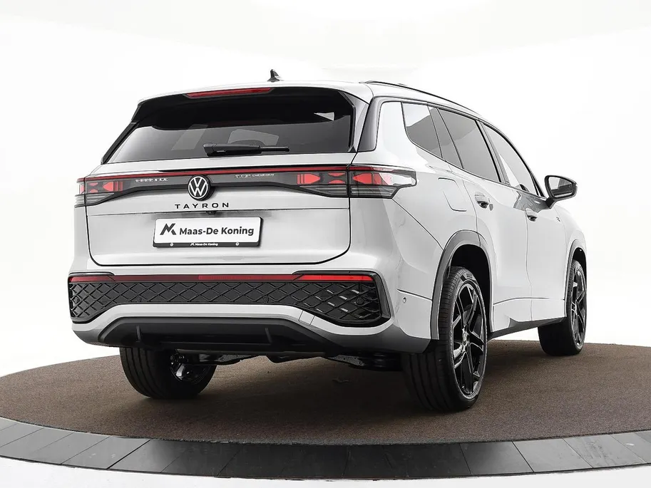Volkswagen Tayron R-Line Edition 1.5 eHybrid 272 PK 6 versn. DSG · Assistance Pakket Plus · Black Style Pakket · Comfort Pakket · Design Pakket · Trekhaak inklapbaar, electr. ontgrendeling, incl. Trailer Assist ·