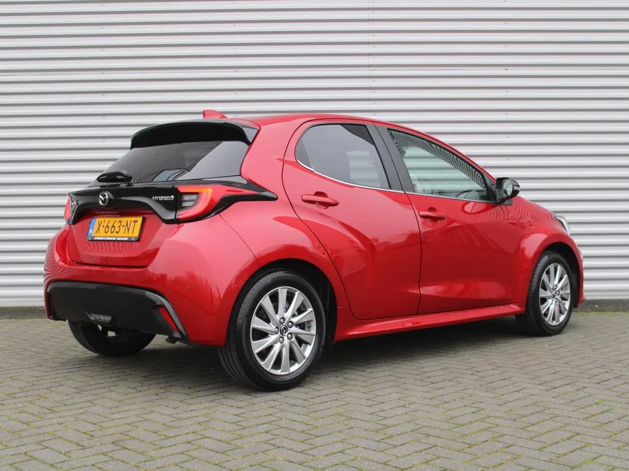 Mazda 2 Hybrid 1.5 Select | 16' LM | Stoel- & stuurverwarming | HUD | Camera | Dodehoek sensor |