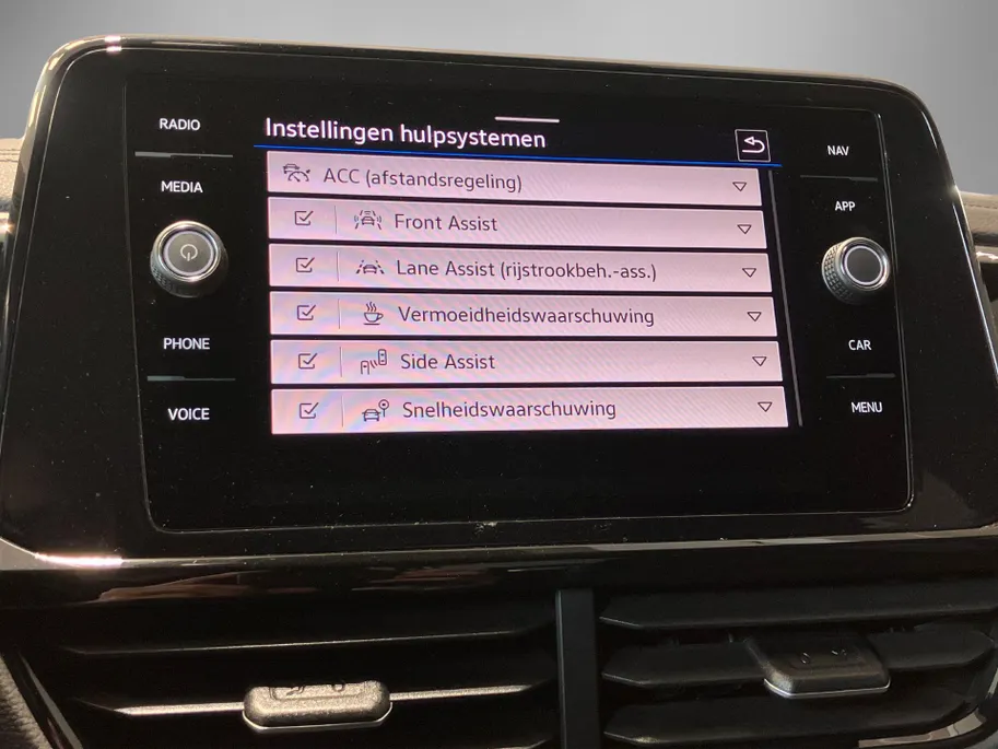 Volkswagen T-Roc 1.5TSI/150PK DSG R-line · Panoramadak  · Camera · Apple/Android Car Play · Navigatie