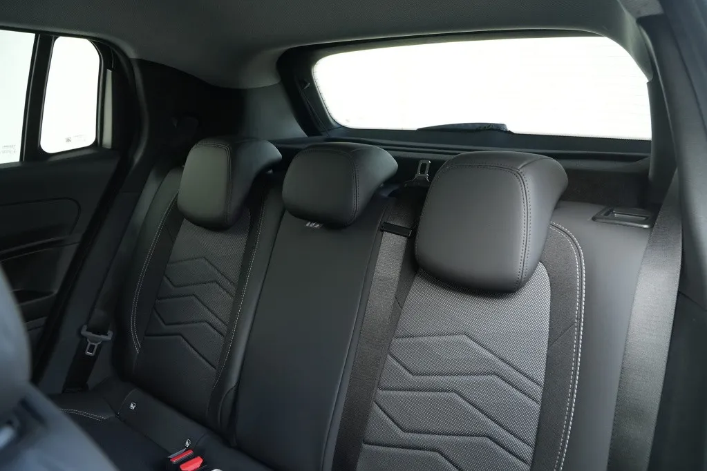Jeep Avenger 1.2 e-Hybrid Summit | Pano | Navi | JBL | Camera | Winter | 18'