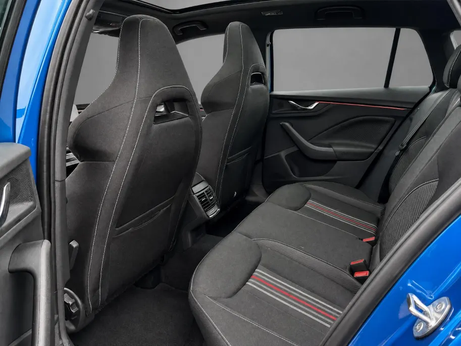Škoda Scala 1.0 TSI Monte Carlo 85 kW / 115 PK Hatchback 6 versn | Race Blue | Trekhaak |