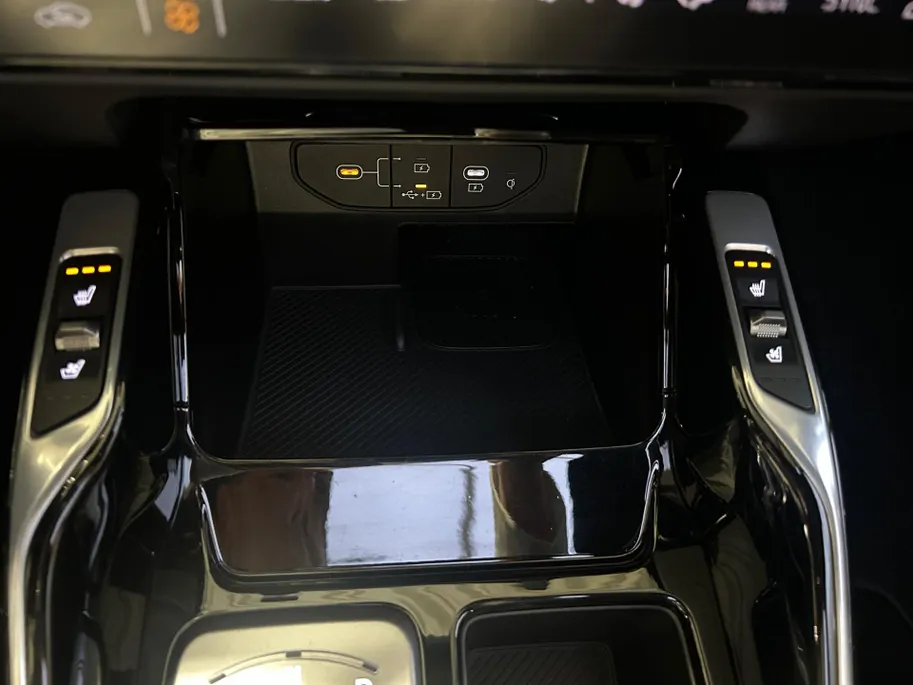 Kia Sorento 1.6 T-GDi Plug-in Hybrid 4WD ExecutiveLine 7p Apple Carplay / Android Auto | Navigatiesysteem | Elektrisch Verstelbare Voorstoelen | Bestuurdersstoel Met Geheugen | Stoelkoeling + Stoelverwarming | Stuurverwarming | Elektrisch Bedienbare Achterklep | Elek
