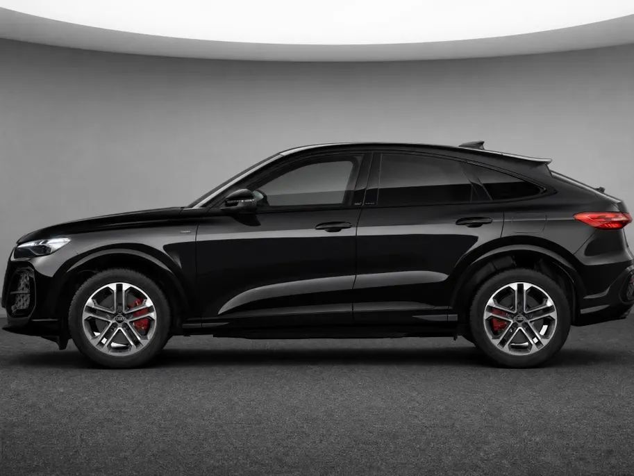 Audi Q5 Sportback 2.0 TFSI e-hybrid quattro S edition Competition 367 PK · Glazen panoramadak · MMI bijrijdersdisplay · B&O premium 3D