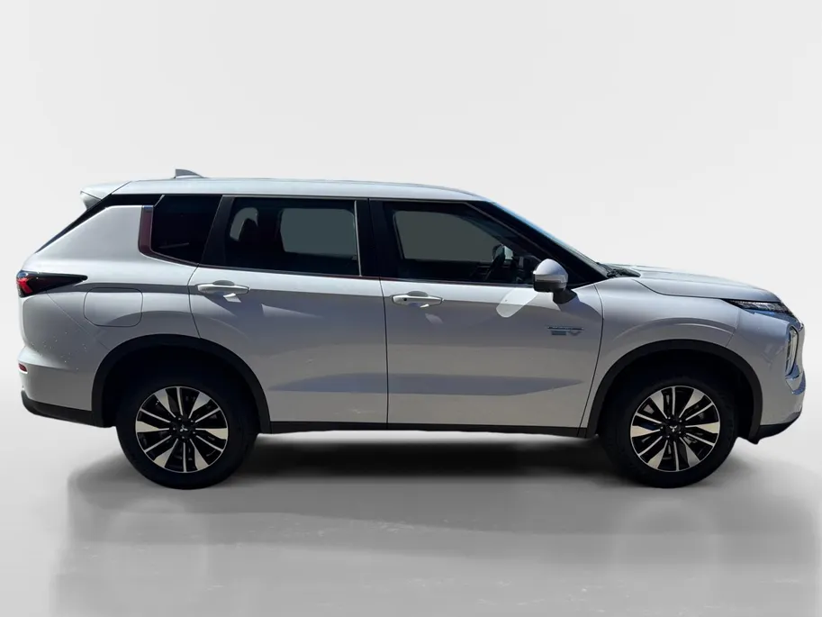 Mitsubishi Outlander 2.4 PHEV Pure | Showroomvoorraad model met 5.000 euro korting bij levering voor 30-6-2026  |Navigatie | Airco/ECC | L.M.Velgen | 8 jaar garantie