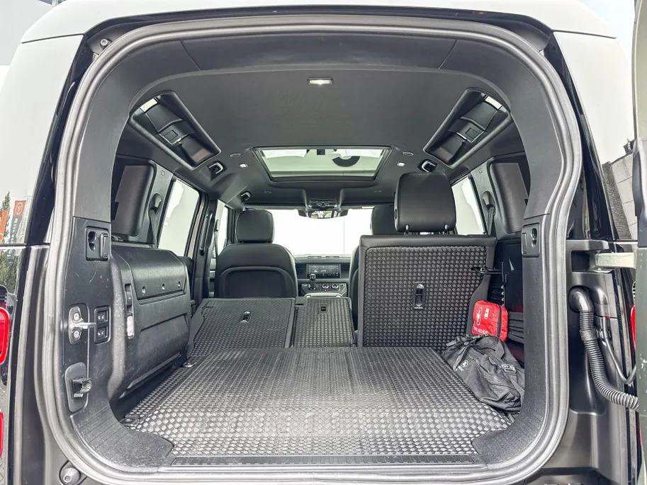 Land Rover Defender 110 2.0 P400e 110 X-Dynamic HSE