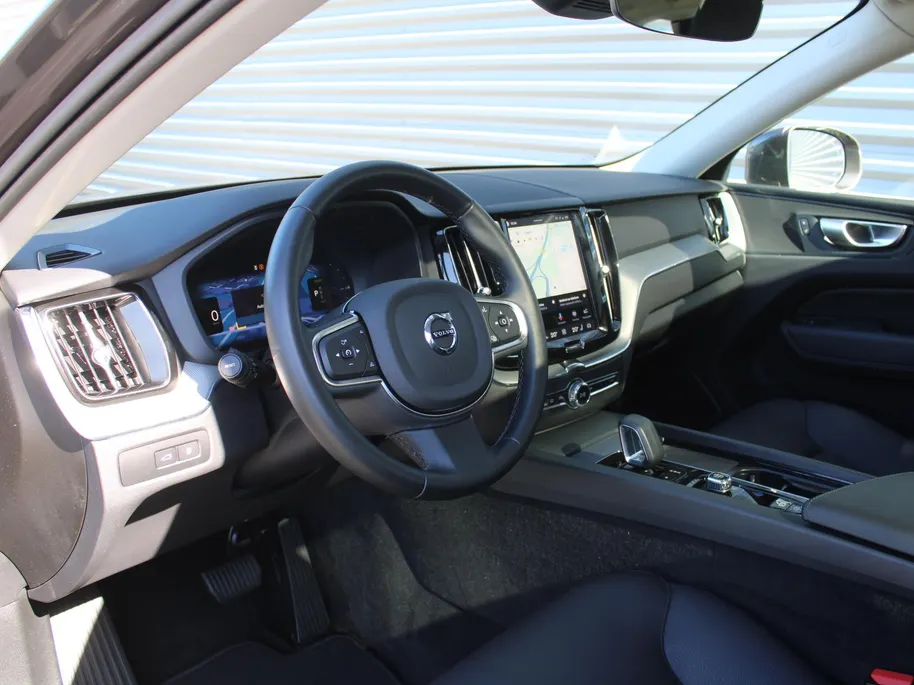 Volvo XC60 2.0 T6 Plug-in hybrid AWD Essential Edition Bright | Leer | Schuifdak | Elek. stoelverstelling | 19' LM | Dodehoek detectie | LED | Zeer nette auto |