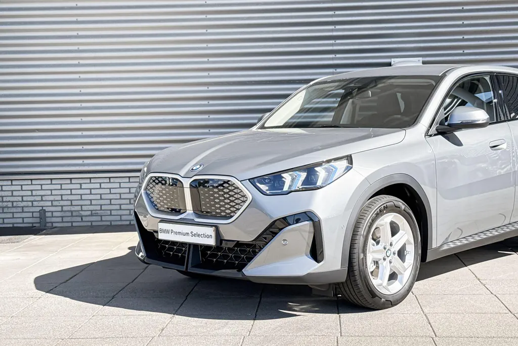 BMW iX2 eDrive20 67 kWh