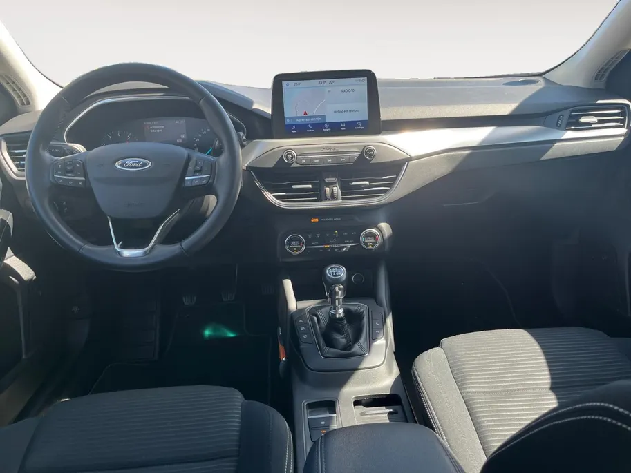 Ford Focus 1.0 EcoBoost Titanium Business | Dealer onderhouden | NL auto | Adapt. cruise control | Winter pack | Parkeersensoren voor en achter | Achteruitrijcamera | B&O audio | 17' lichtmetalen velgen | Bovag garantie |