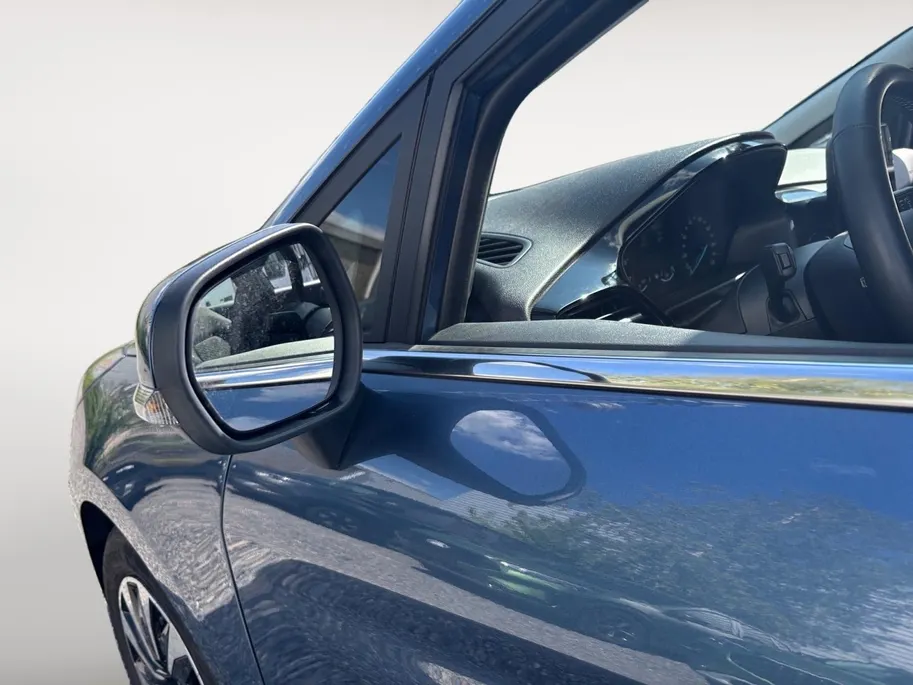 Ford Fiesta 1.0 EcoBoost Hybrid Titanium | Stoel/stuur en voorruitverwarming | Cruise control | Parkeersensoren |