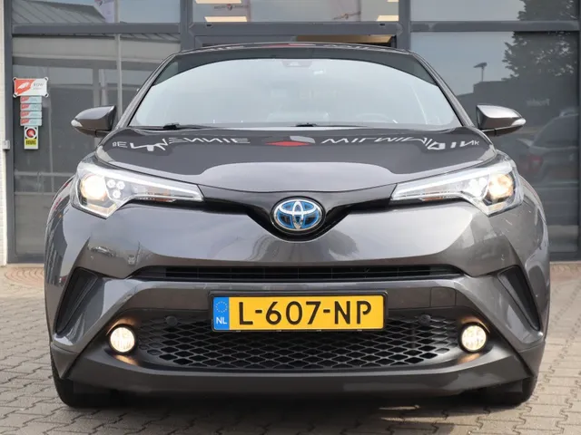 Toyota C-HR 1.8 Hybrid Style Trekhaak | All Seasonbanden | Stuur en stoelverwarming