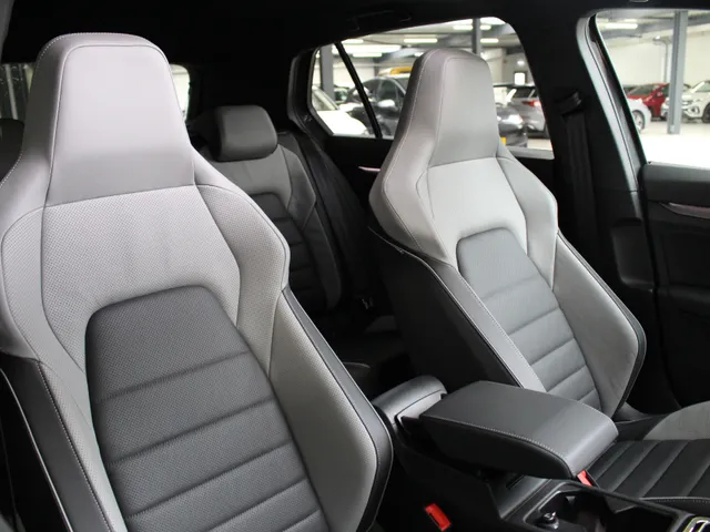 Volkswagen Golf 1.5 GTE 272PK Panoramadak | Trekhaak | 18' Richmond | DCC | Leder | El. stoelverstelling