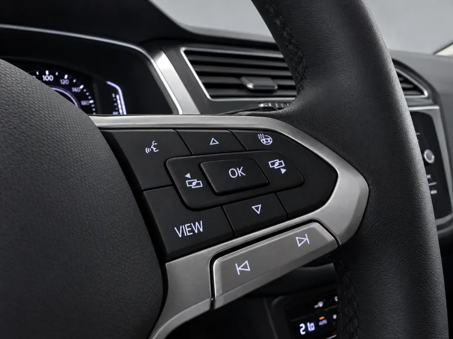 Volkswagen Tiguan 1.4 TSI 245pk DSG eHybrid Elegance · Panoramadak · Camera · Apple/Android Car Play · Dodehoek Detectie · 18'' Inch ·