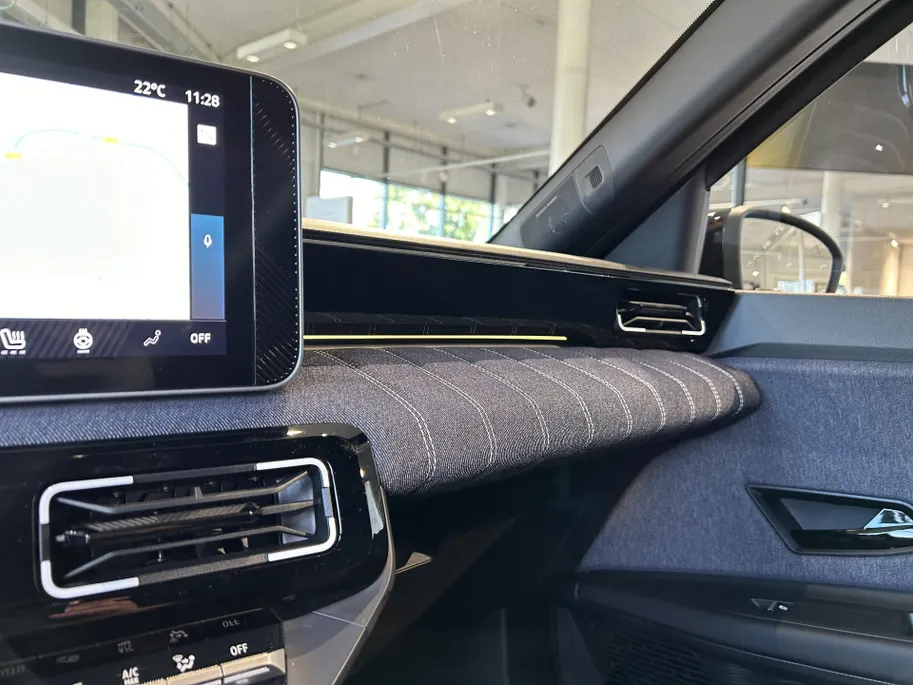 Renault 5 Comfort Range Techno | NU met €1.800,- Zeeuw & Zeeuw voorraadkorting en met GRATIS 5 jaar fabrieksgarantie tot 160.000km | PACK WINTER | V2G ready | Auto van het Jaar 2025 | Te financieren tegen 2,9% rente |