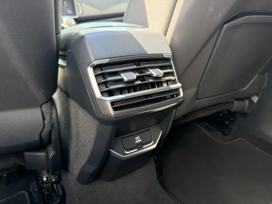 Lynk & Co 01 1.5 | Plug-in hybrid | 1800kg Trekgewicht | 69km Elek. Actieradius | Apple Carplay/Android Auto | BLISS | Panoramadak | 360° Camera | 12 Maanden BOVAG Garantie |
