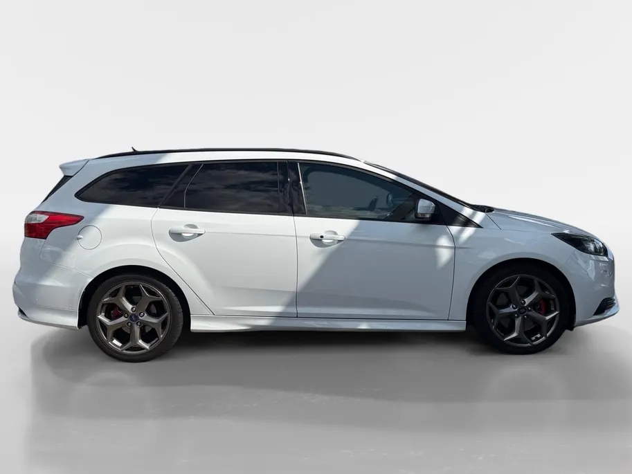 Ford Focus Wagon 2.0 EcoBoost ST-3 |Dealer onderhouden| Recaro-Stoelen | Parkeer Camera | Leder | Cruise Control | Climate Control | Parkeer Sensoren |