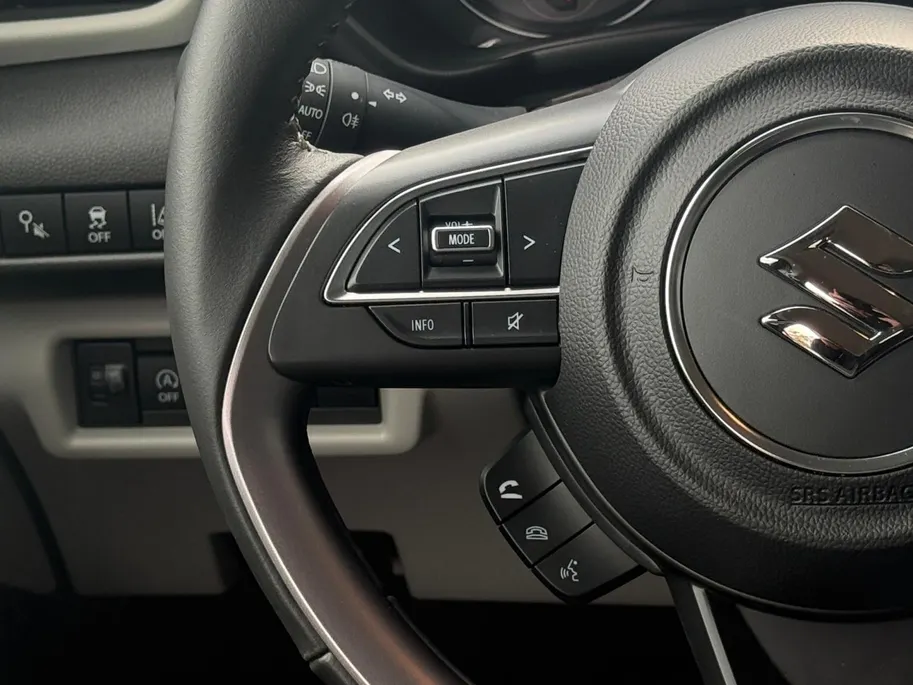 Suzuki Swift 1.2 Select Smart Hybrid Automaat | Achteruitrijcamera | Stoelverwarming voor | Apple Carplay/Android Auto | Adapt. Cruise Control |
