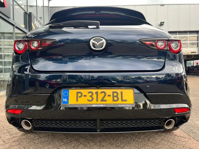 Mazda 3 2.0 e-SkyActiv-X M Hybrid 186 Luxury AUTOMAAT | SUNROOF | AERO PACK | LEDER | Bose AUDIO | APPLE CARPLAY/ANDROID AUTO | A.CAMERA | NED. AUTO |