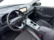 Hyundai Kona EV Fashion 64 kWh | Zeer nette auto | 100 % SOH | Stoelverwarming | Navigatie | Apple CarPlay & Android Auto | Achteruitrijcamera | Dealer onderhouden |