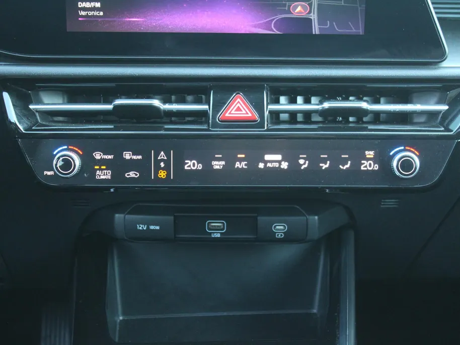 Kia Niro 1.6 GDi Hybrid DynamicPlusLine | Schuif-/kanteldak | Stuur-/stoelverwarming | Cruise adapt. | Camera | HUD | LED | Clima | 16' LM | Navi |